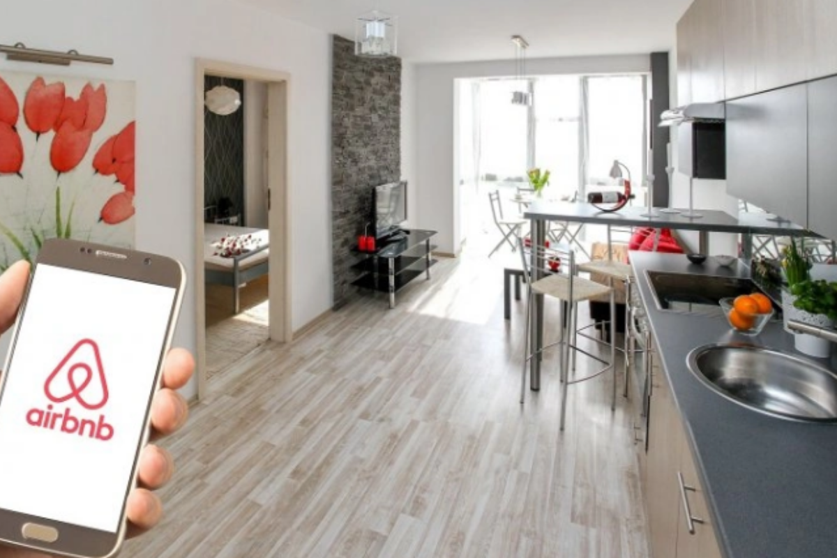 Airbnb evlerin içine kamera yerleştirilmesini yasakladı