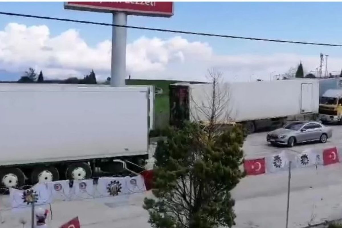 İzmir'de grevdeki fabrikaya 50 Hintli işçi alındı iddiası