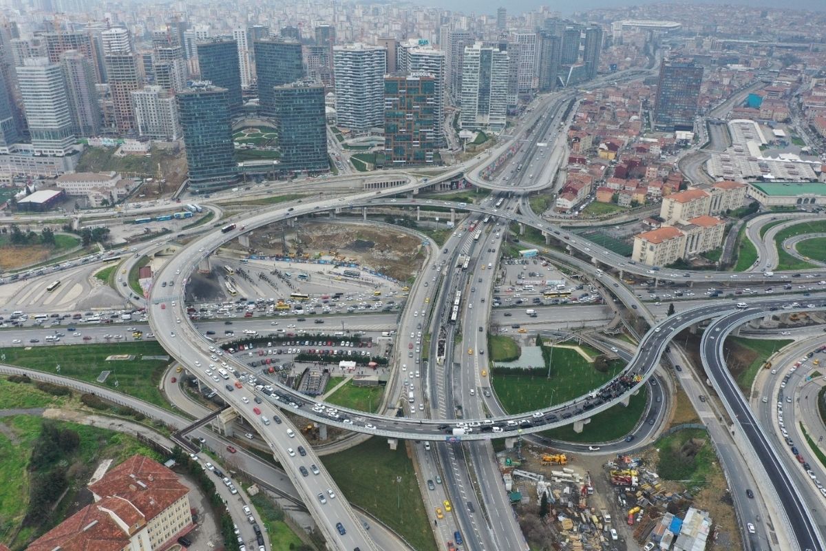 D-100 Karayolu Uzunçayır Kavşağı açıldı