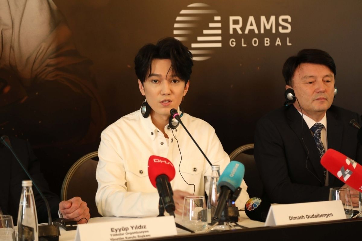 Ünlü Kazak sanatçı Dimash Qudaibergen, 24 Mayıs'ta 40 bin kişiye dev bir konser verecek.