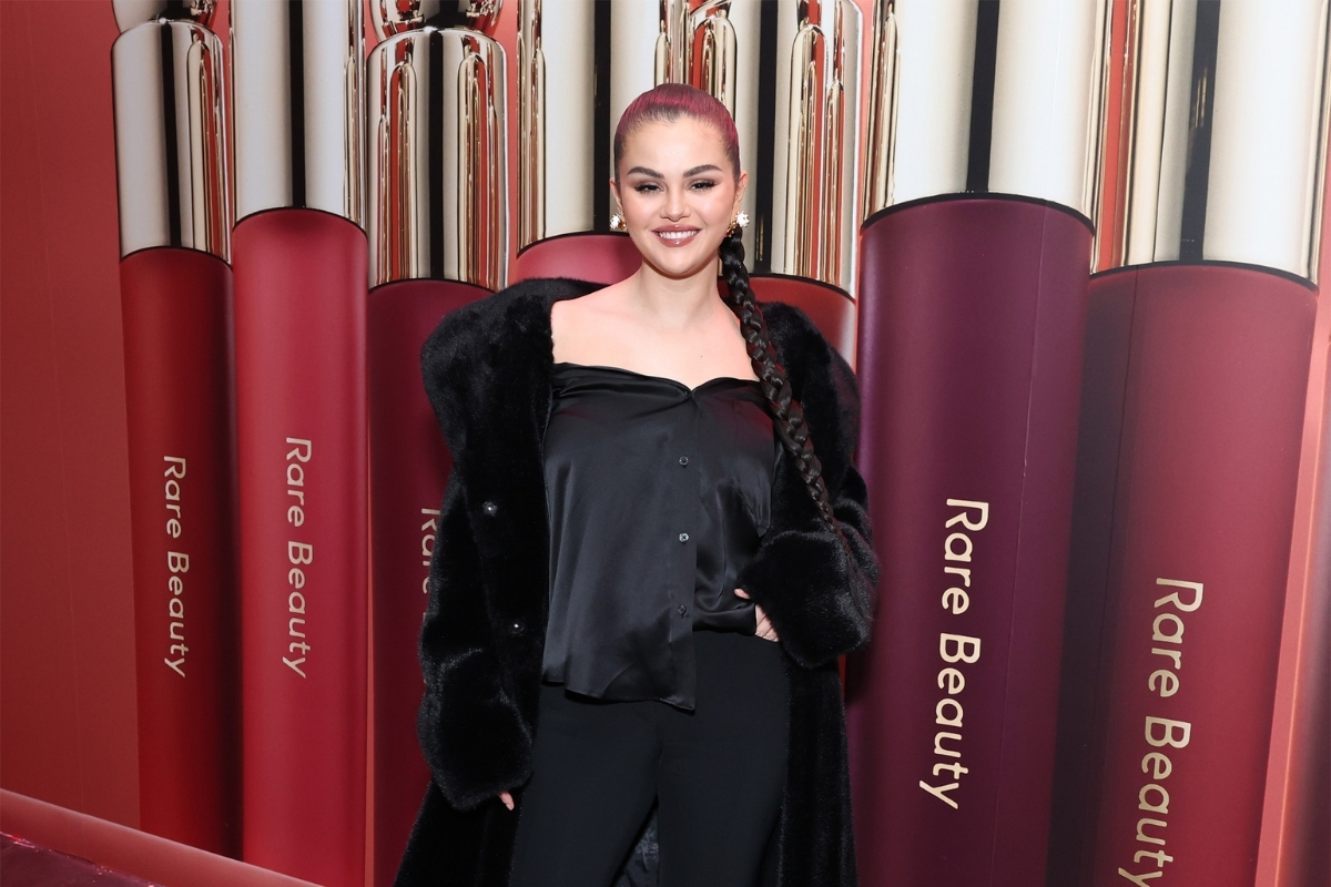 Selana Gomez markası Rare Beauty'i satışa çıkarıyor