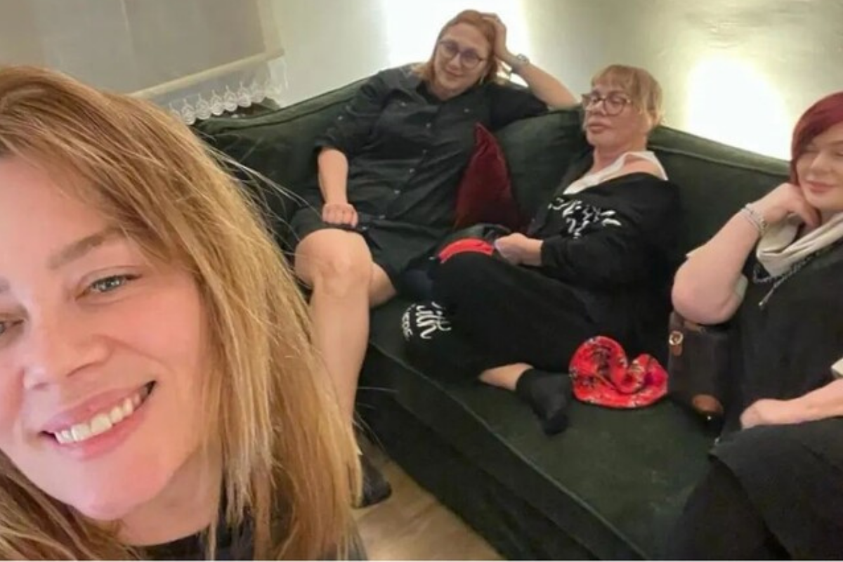 Sezen Aksu ve Demet Evgar 'Bahar'ı birlikte izledi