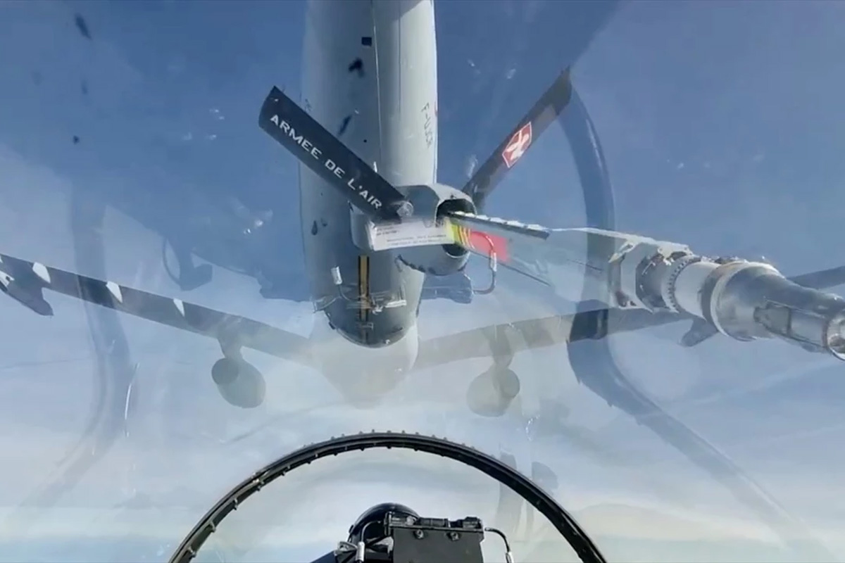 Türk tanker uçağı Romanya F-16'larına havada yakıt ikmali yaptı