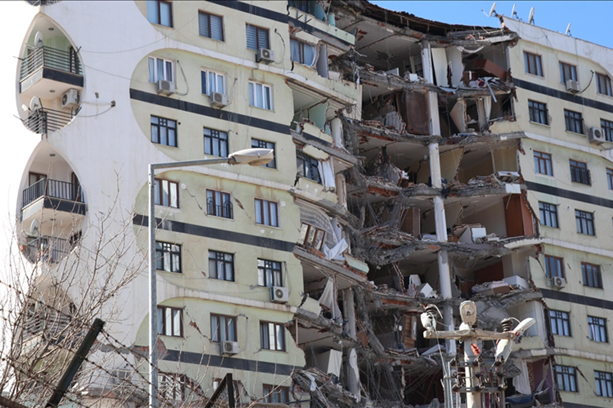 Diyarbakır'da depremde yıkılan Galeria Sitesi'nin tutuklu 4 sanığına 17 yıl 6'şar ay hapis cezası