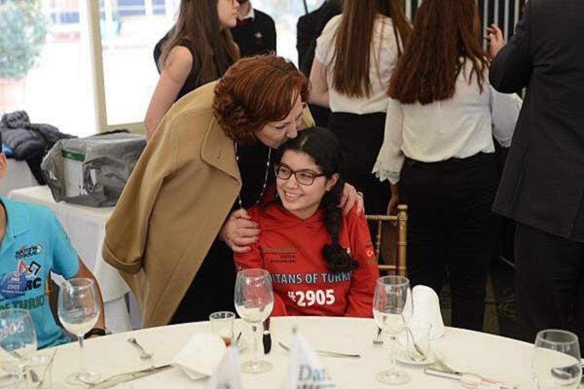 Genelkurmay eski Başkanı Yaşar Büyükanıt'ın yeğeni Filiz Acıgöl hayatını kaybetti. Acıgöl bütün malvarlığını Darüşşafaka'ya bağışladı.