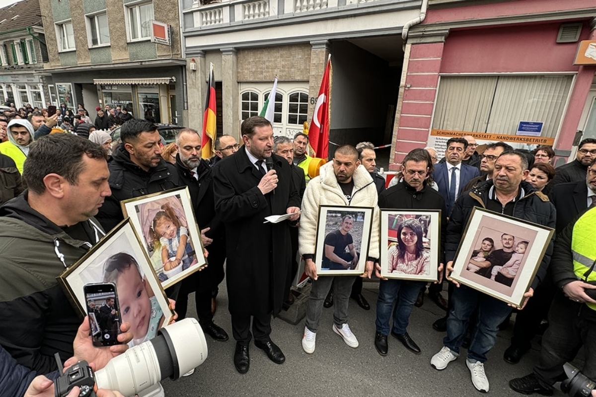 Almanya'da kundaklama sonucu çıkan yangında ölen Türkler anıldı