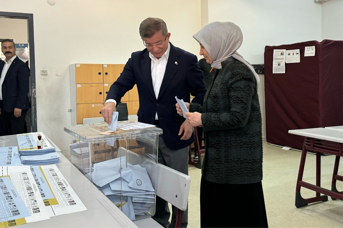 Gelecek Partisi Genel Başkanı Ahmet Davutoğlu, oyunu İstanbul'da kullandı