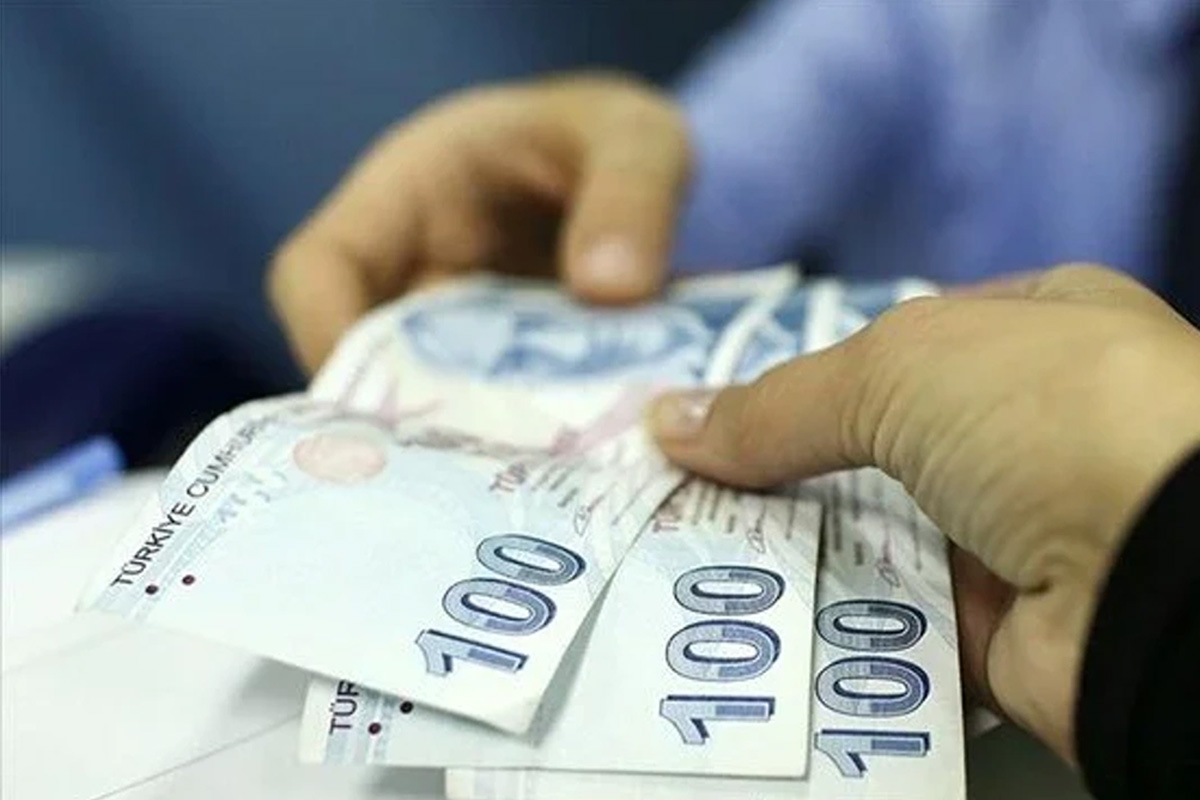 Emeklilere bayram ikramiyeleri ödenmeye başladı