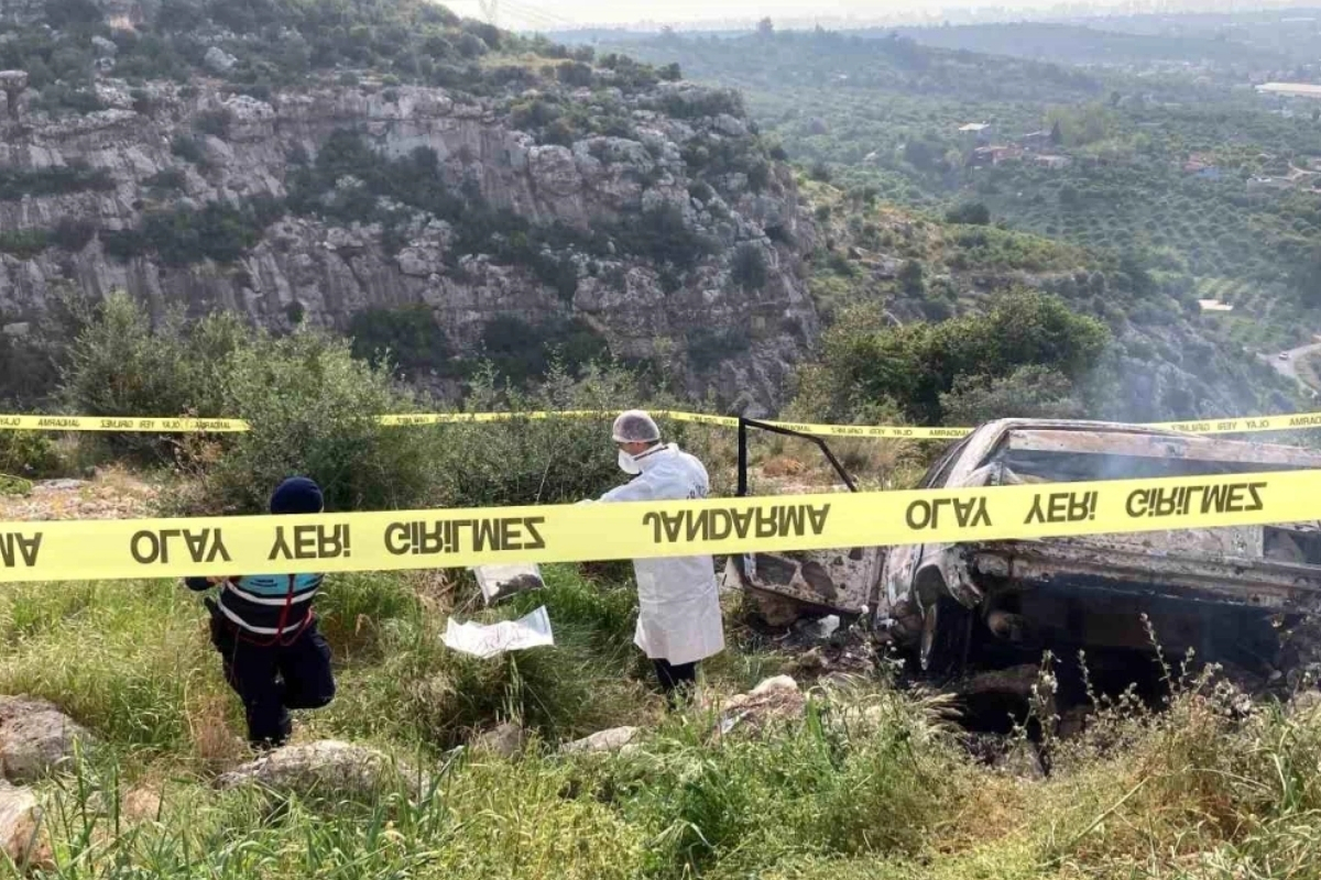 Mersin'de anne oğul evde baba araçta yanarak öldü