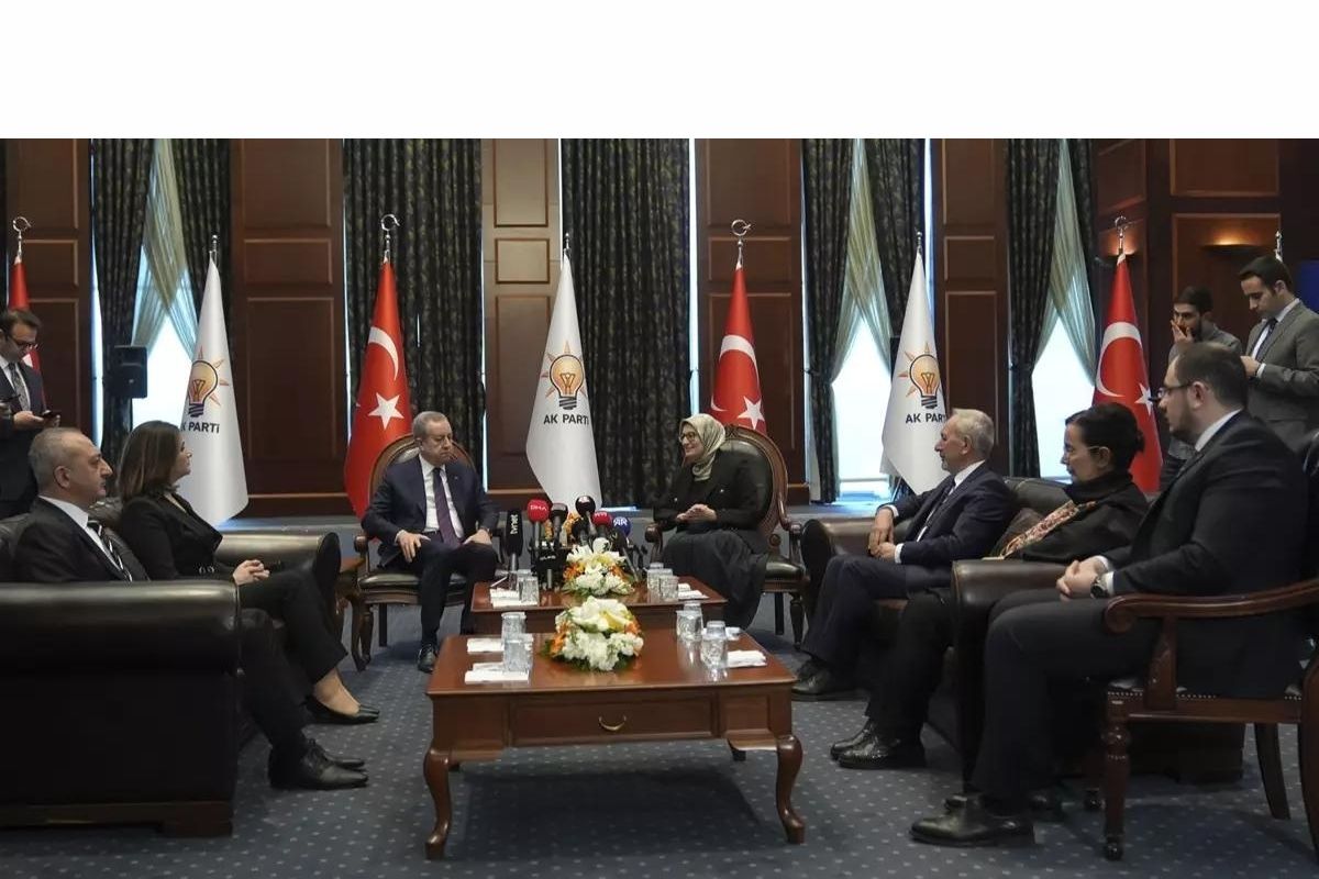 AK Parti Genel Merkezi'nde CHP ve MHP ile bayramlaşma
