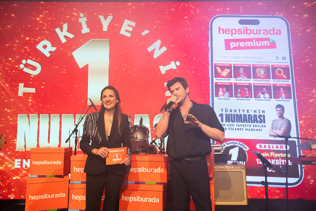 Hepsiburada başarısını Kıvanç Tatlıtuğ'la kutladı