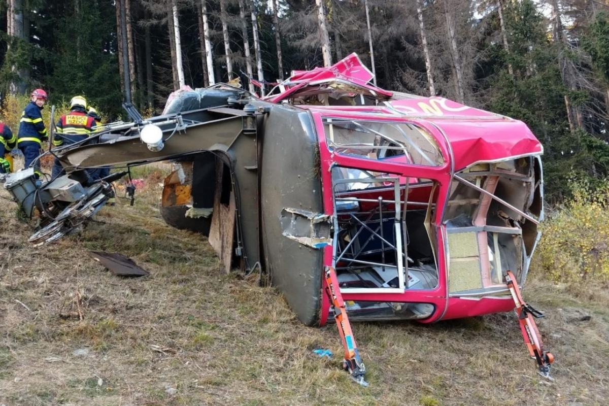Antalya'daki teleferik kazasında havada asılı kalan 36 kabin yere indirildi