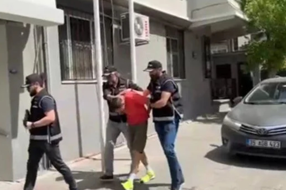 Interpol'ün aradığı Rus dolandırıcı İzmir'de yakalandı