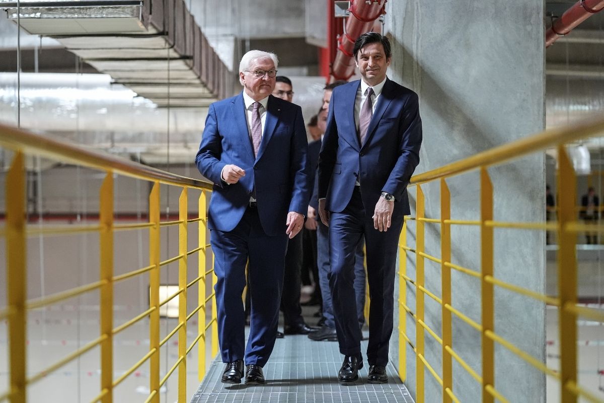 Steinmeier'den İstanbul Havalimanı'ndaki Alman lojistik firmasına ziyaret