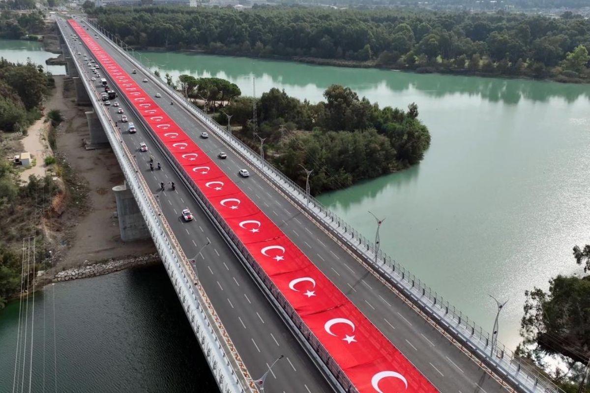 Adana 15 Temmuz Şehitler Köprüsü bir yaşında