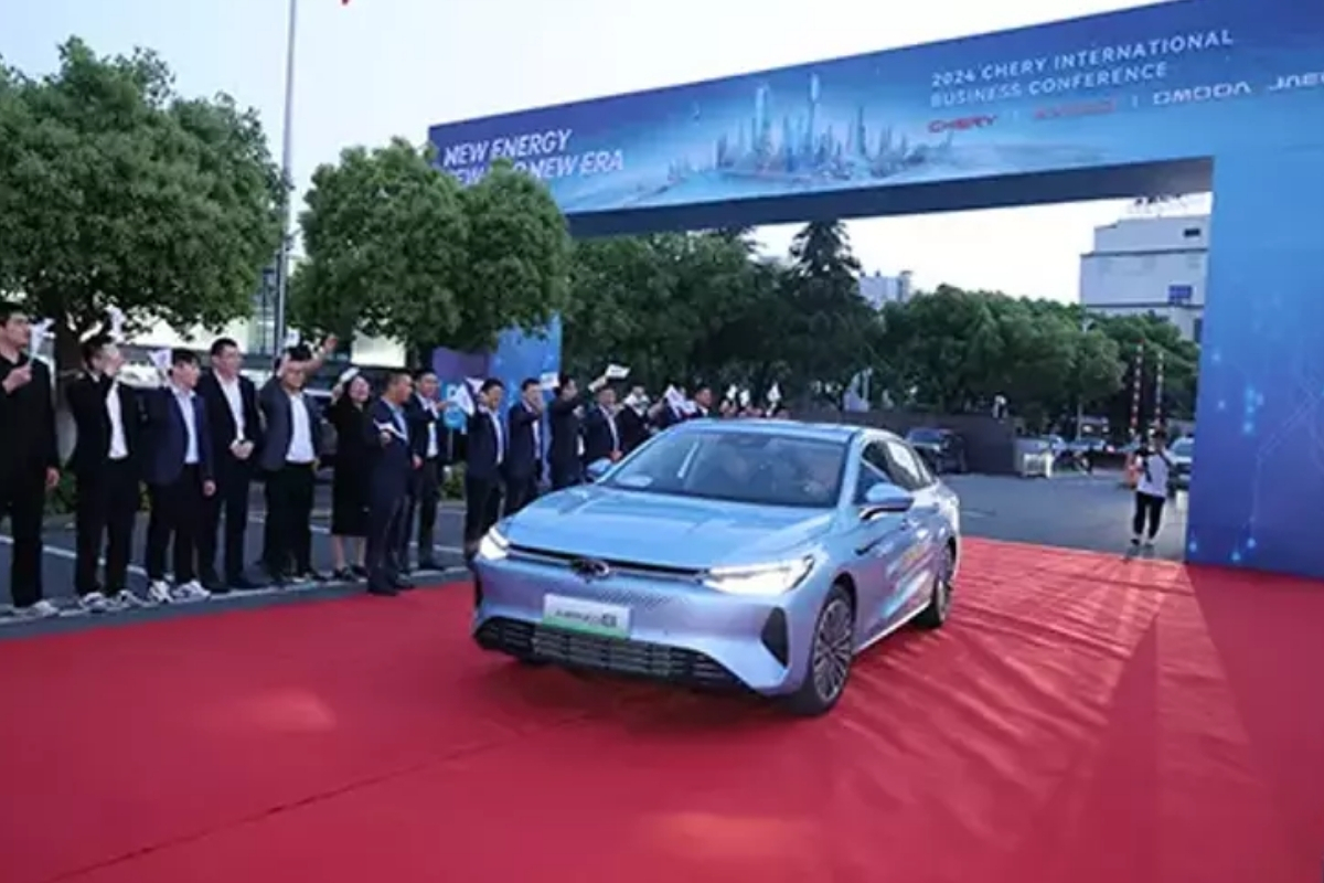 Chery ARRIZO 8 1400 km menzile çıktı