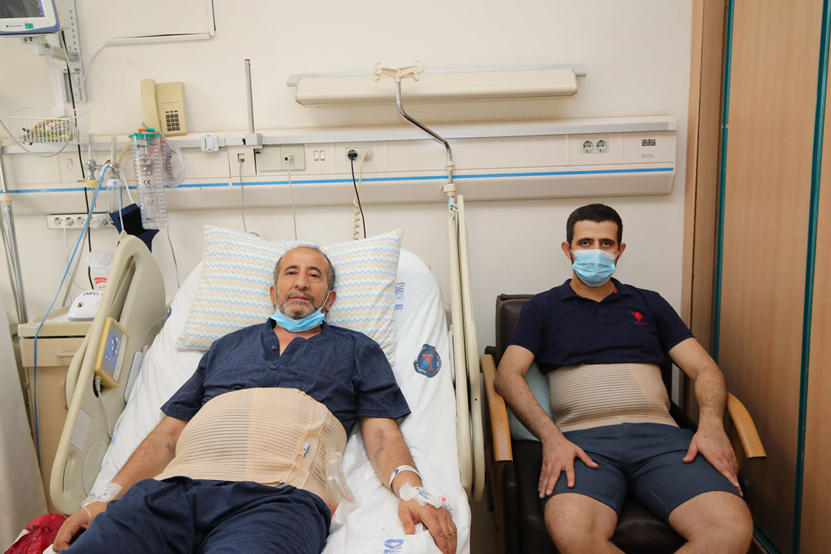 Antalya'da iki ailenin yüzü karaciğer nakil operasyonlarıyla güldü