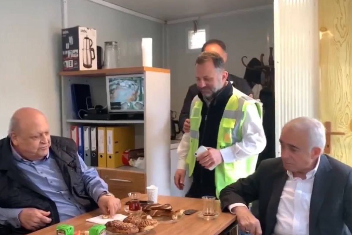 İki duayen villada ortak oldu