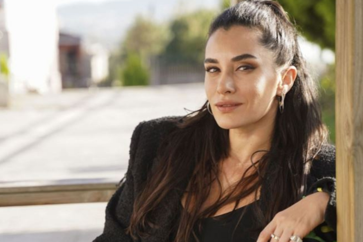 Oyuncu Hande Doğandemir takipçisine sert cevap