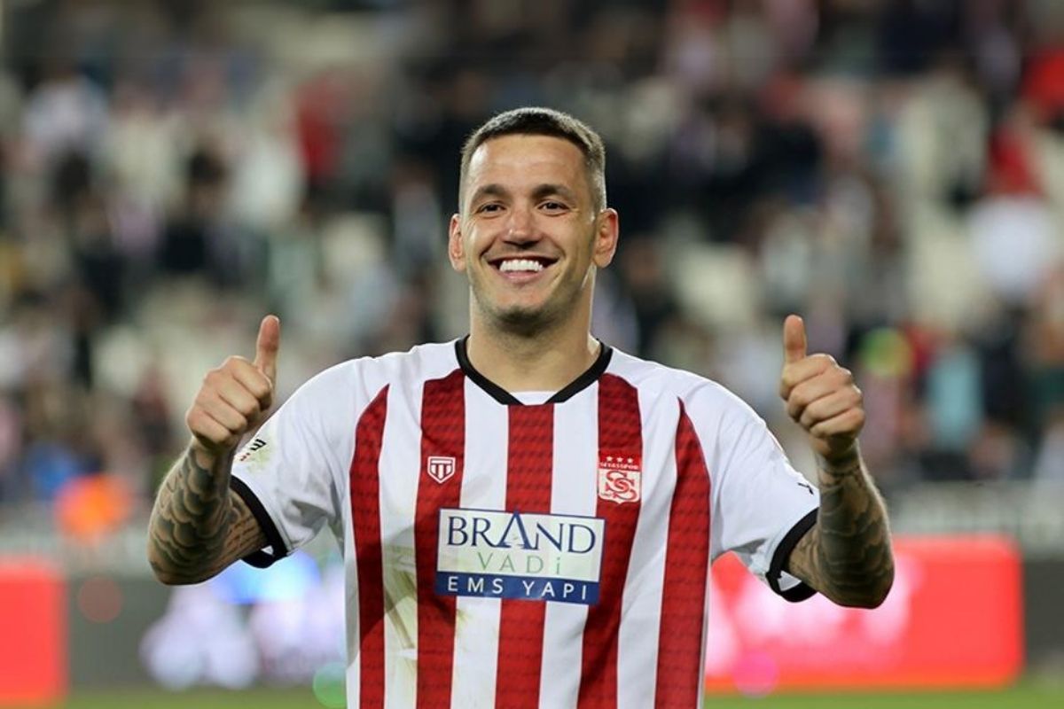 Sivasspor'lu Manaj'a 3 büyük kulüpten transfer teklifi