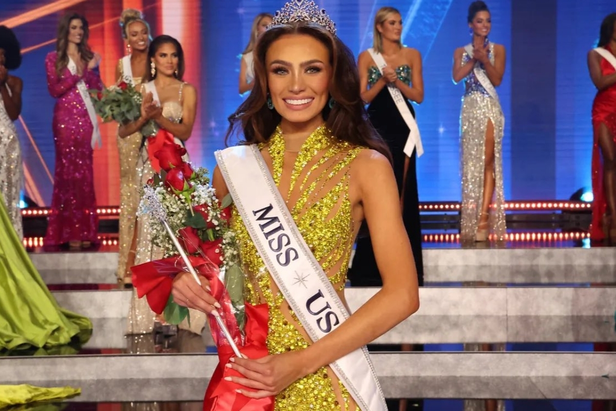 Miss Amerika güzeli Noelia Voigt tacını bıraktı