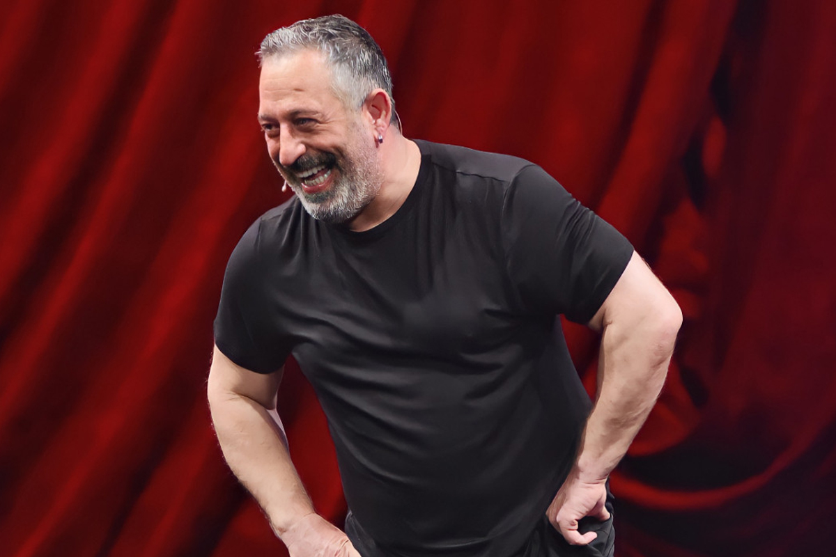 Cem Yılmaz’dan sahneyi terk etti iddialarına yanıt