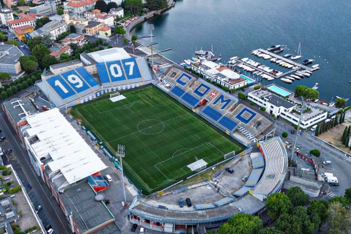 Como 21 yıl sonra Serie A'ya döndü, stadyumu olay oldu