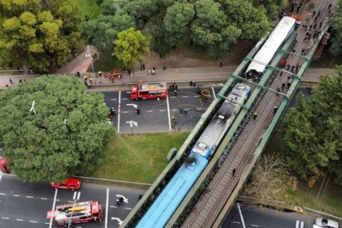 Yolcu treni boş trene çarptı: 90 yaralı