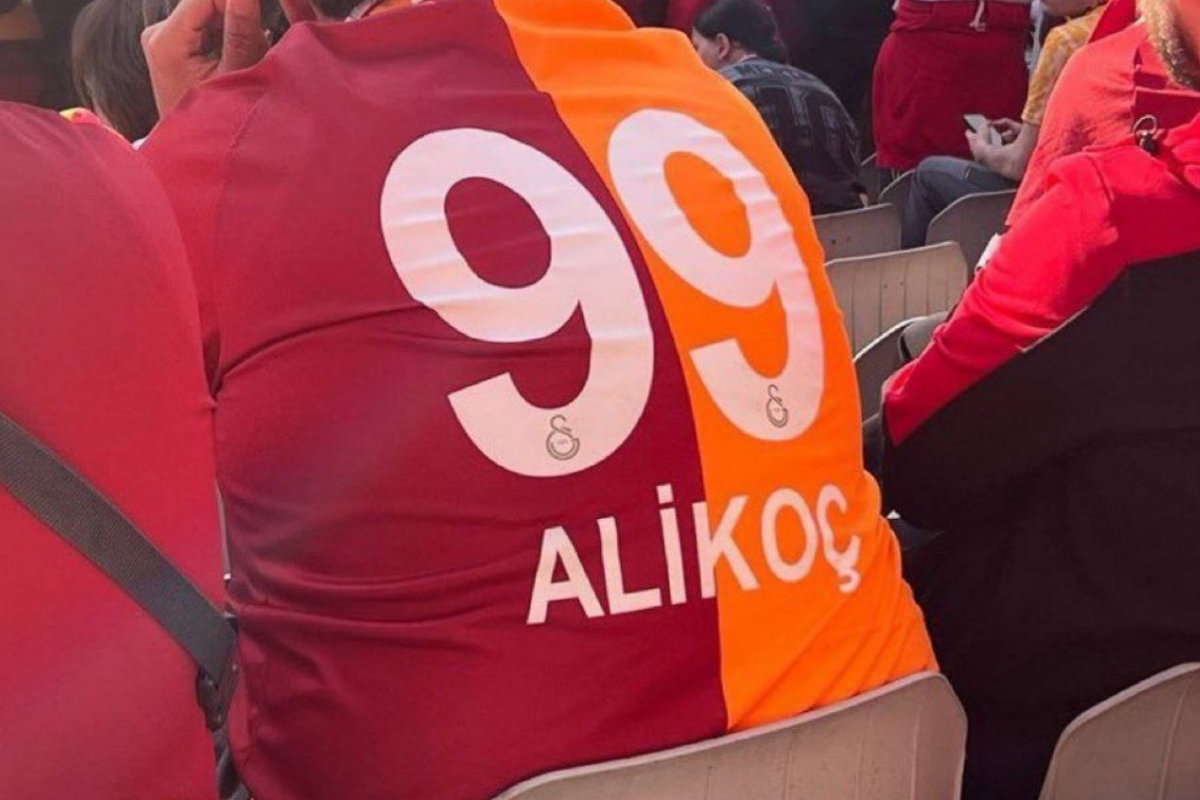 Galatasaraylı Bir Taraftar Formasının Arkasına "Ali Koç" Yazdırdı