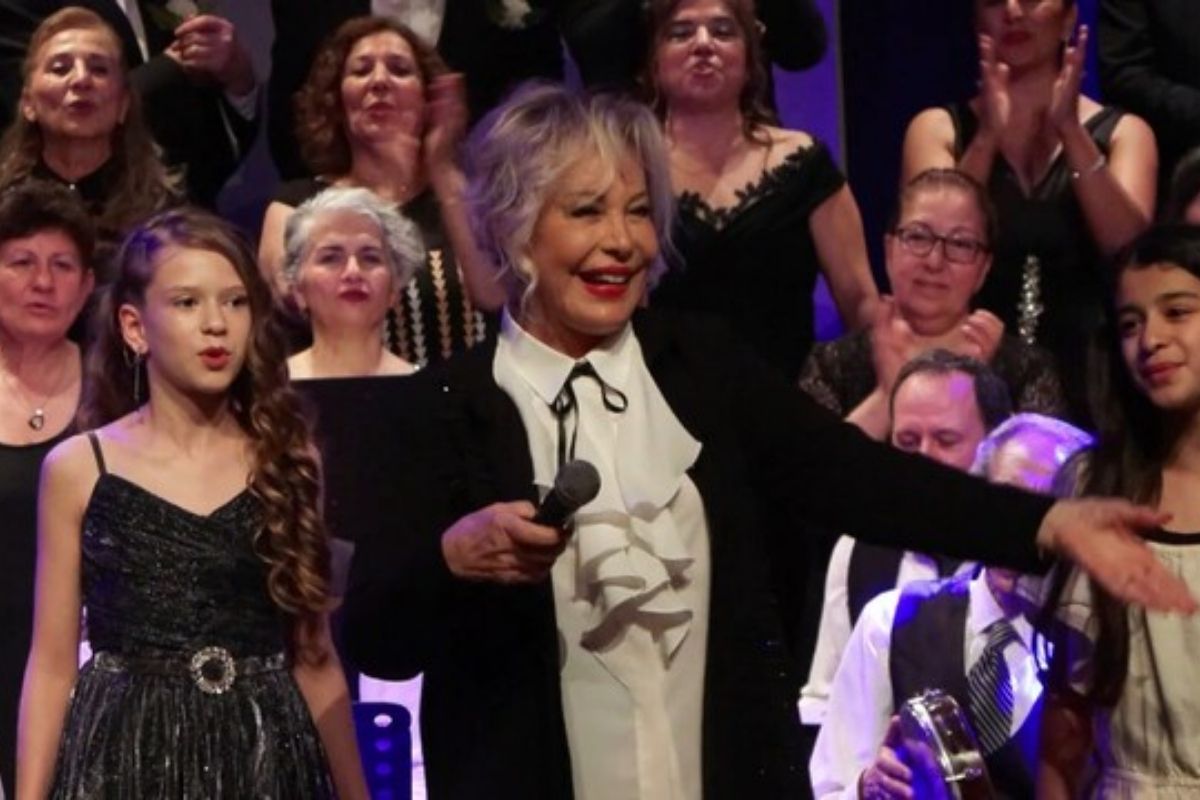 Emel Sayın'dan duygu dolu konser