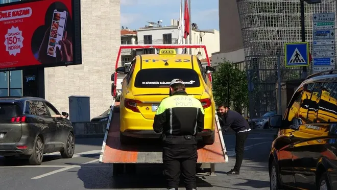İstanbul'da araç içi kamerası olmayan 10 ticari taksi trafikten men edildi