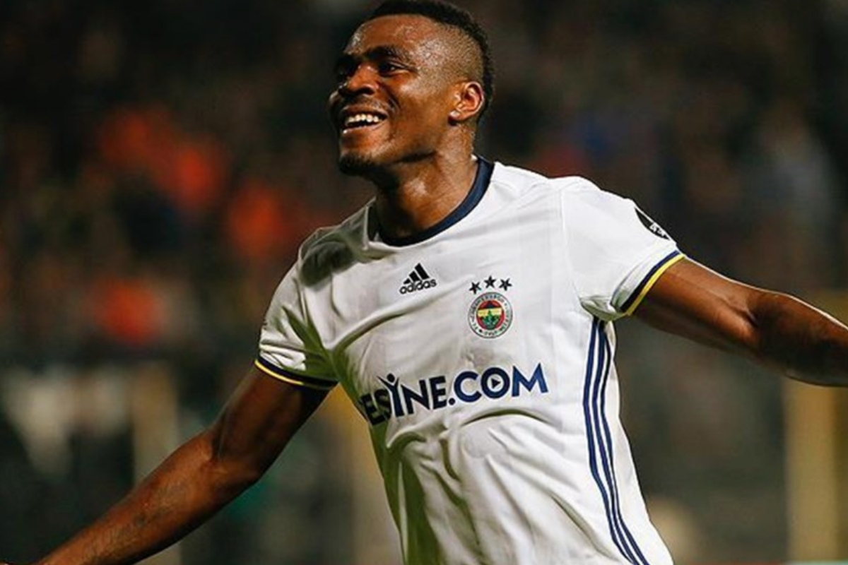 Emenike'den seri Aziz Yıldırım paylaşımları