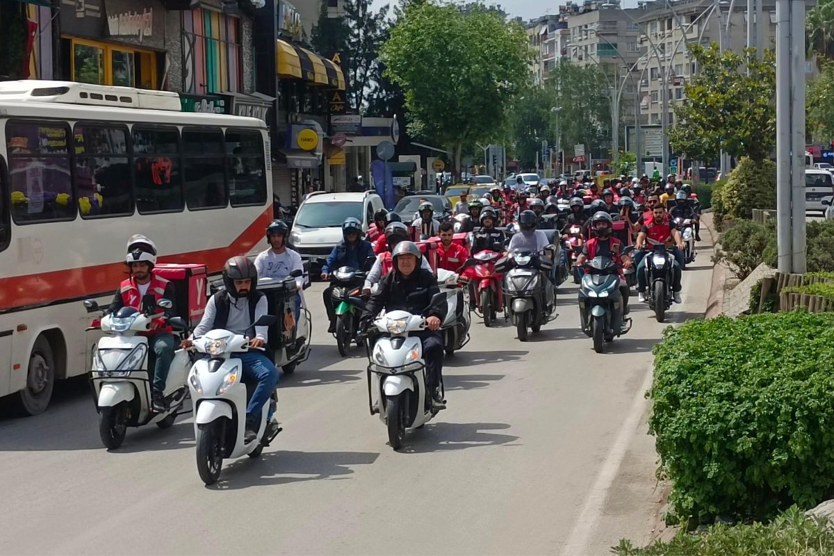 Motokuryeler öldürülen Ata Akman için konvoy yaptı