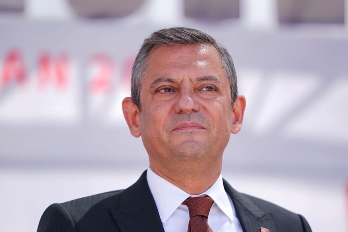 CHP Genel Başkanı Özel Türkan Saylan'ı andı