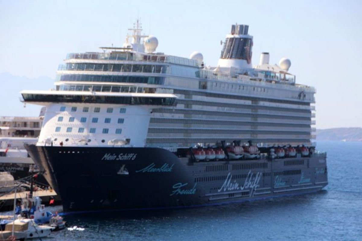 Bodrum'a "Mein Schiff 6" kruvaziyeri 2 bin 571 yolcu getirdi