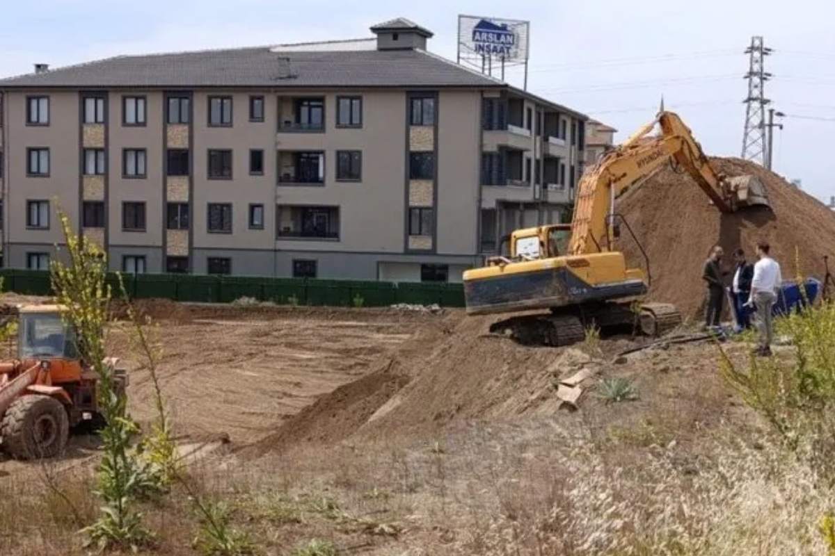 Temel kazısında elleri bağlı kadın cesedi bulundu