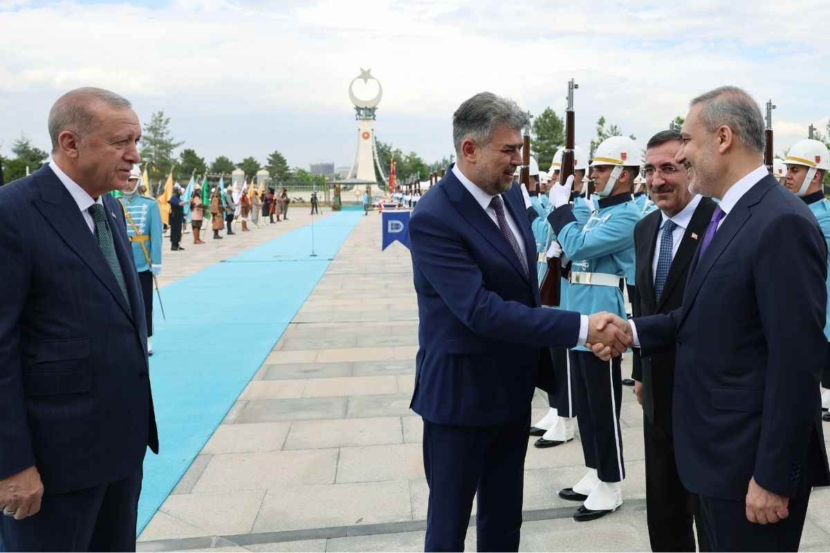 Cumhurbaşkanı Erdoğan, Romanya Başbakanı Ciolacu'yu resmi törenle karşıladı