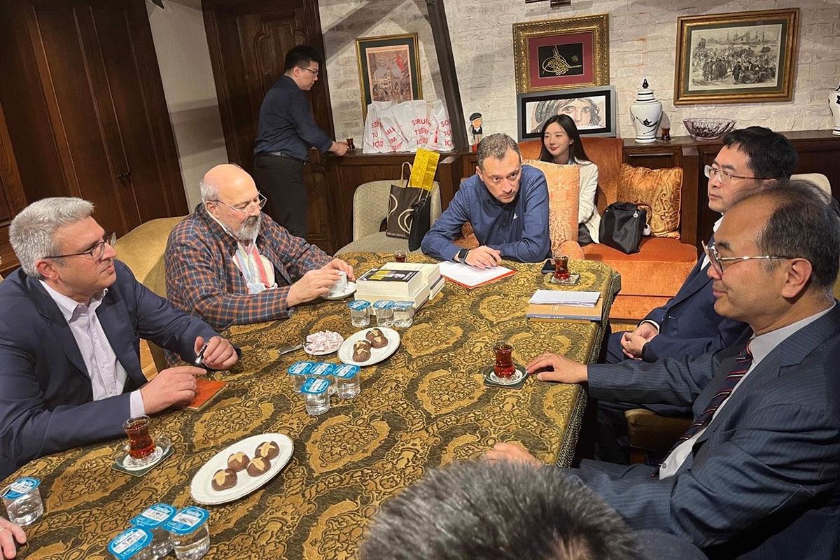 Çin Yayın Grubu'ndan Kırmızı Kedi Yayınevi’ne ziyaret