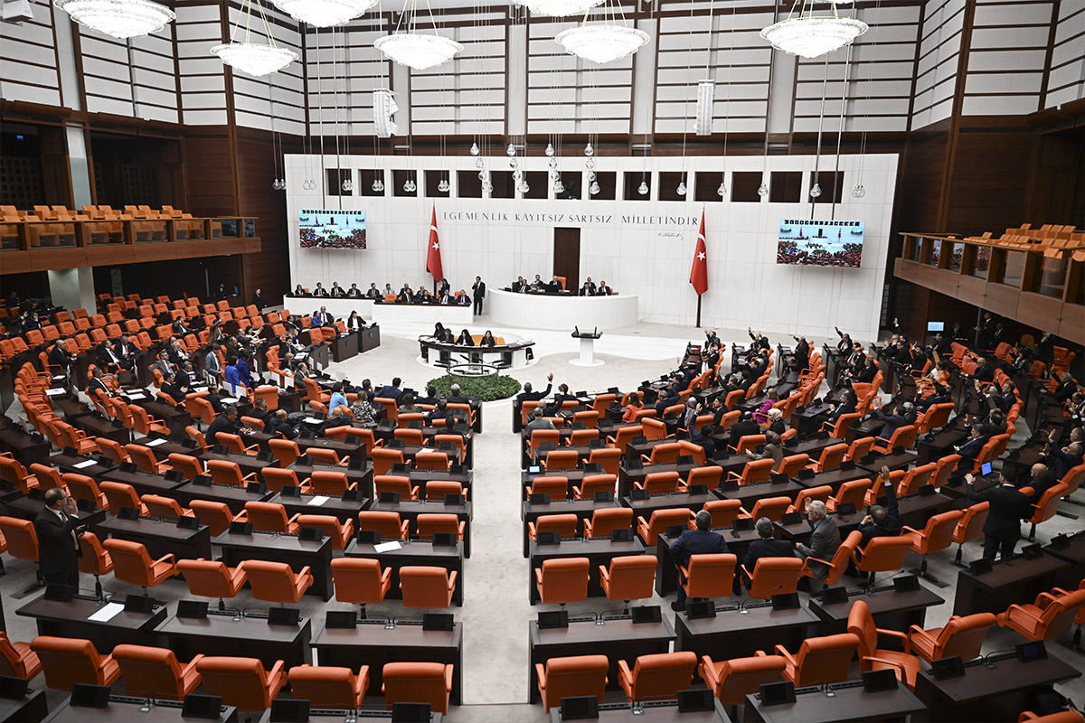 Fahiş fiyat ve stokçuluk cezalarını içeren kanun teklifi yasalaştı