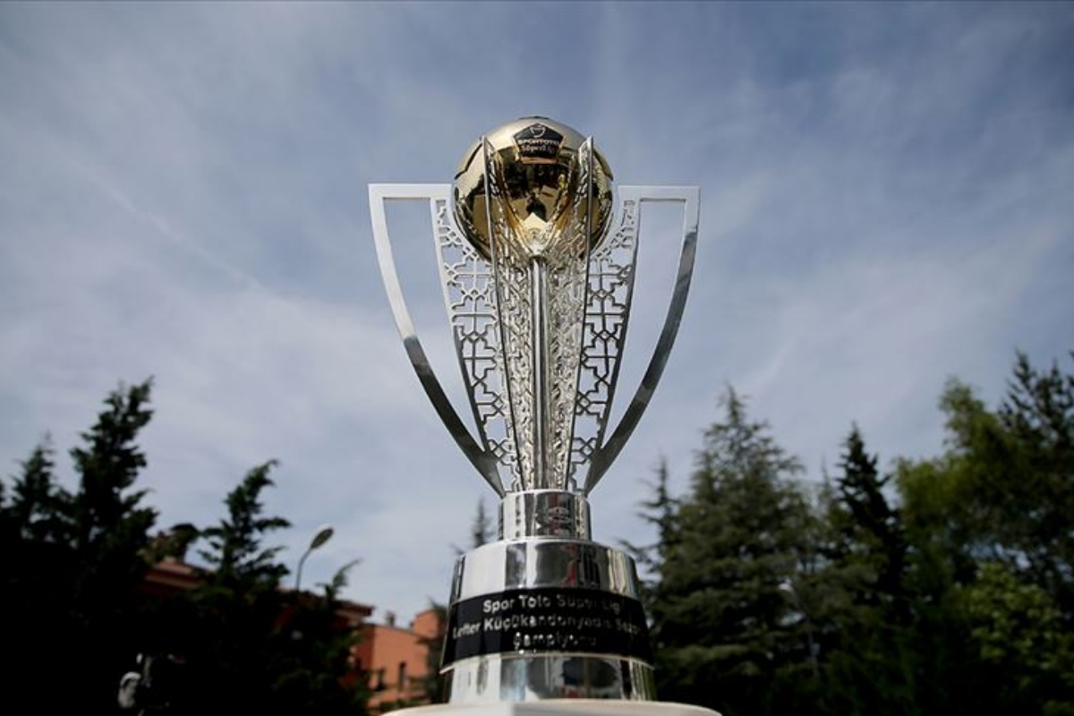 Süper Lig'te şampiyon belli oluyor: Galatasaray mı, Fenerbahçe mi?