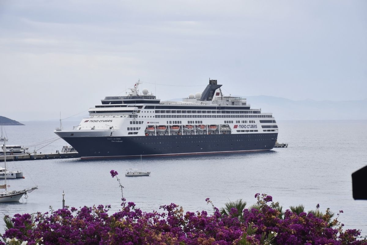 "Vasco da Gama" kruvaziyeri Bodrum'a 1048 yolcu getirdi