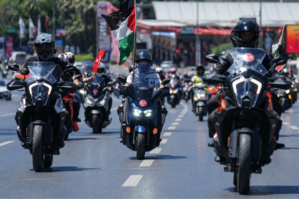 İstanbul'da motosikletlilerden İsrail'e soykırım protestosu