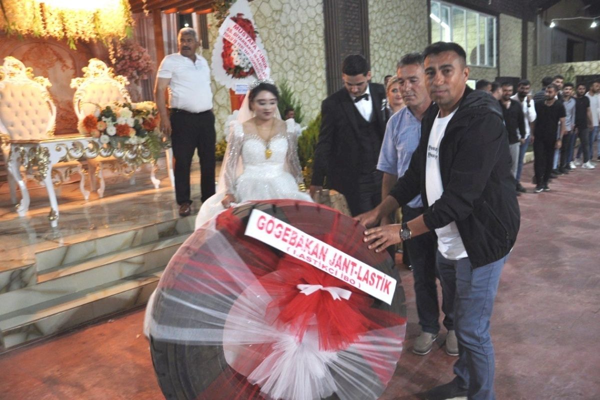 En ilginç düğün hediyesi: TIR lastiği