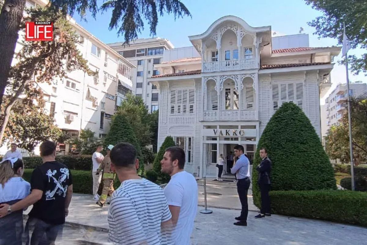 Bağdat Caddesi'ndeki Vakko Köşkü'nde yangın paniği
