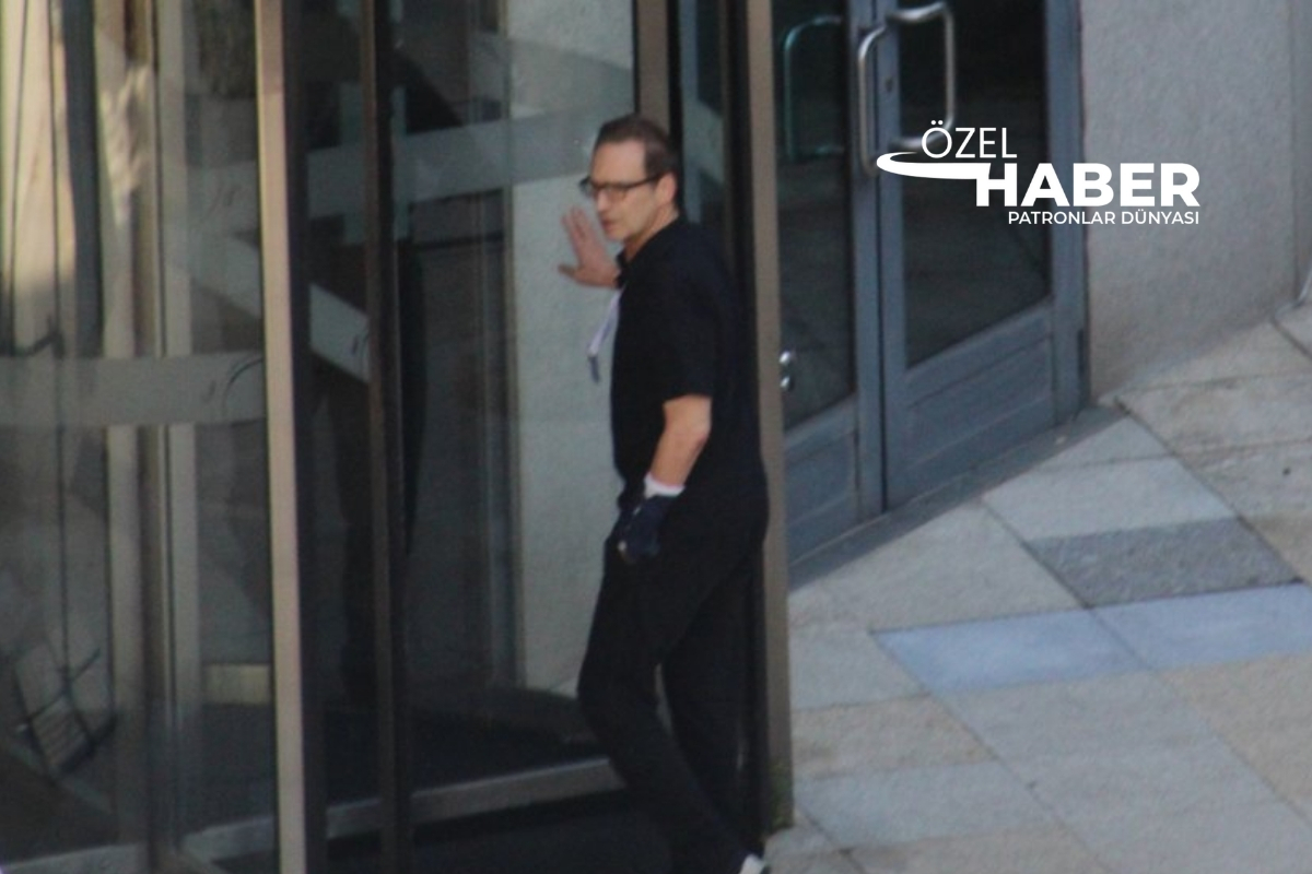 Koç Holding Yönetim Kurulu Başkanı Ömer Koç, Madrid'deki Bilderberg toplantısında bileğindeki bandajla görüntülendi