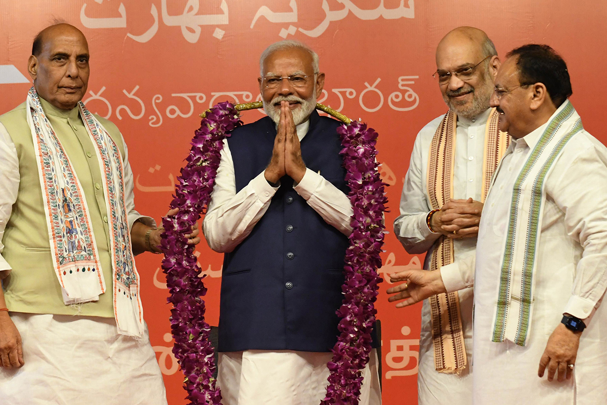 Hindistan'daki seçimleri Başbakan Modi'nin liderliğindeki ittifak kazandı