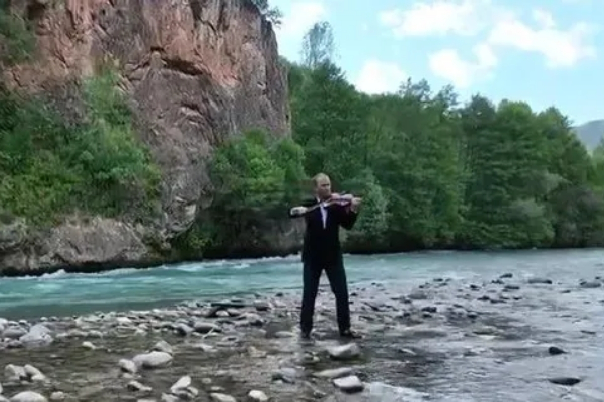 Bakan Yerlikaya'dan Munzur Çayı'nda keman paylaşımı