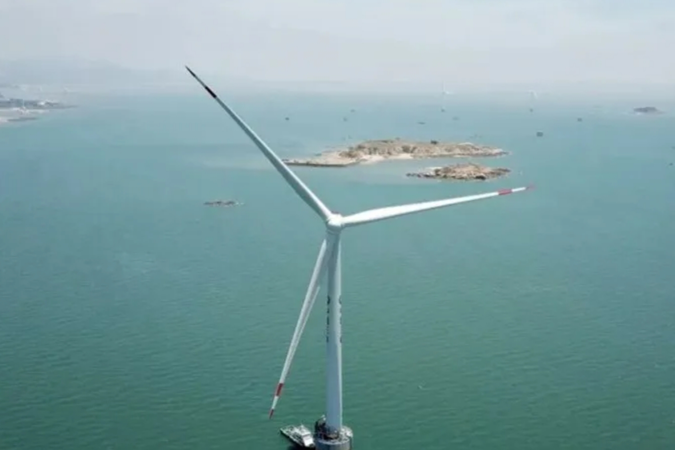 Çin, dünyanın en büyük rüzgar türbinini hizmete aldı: 18 MW gücünde