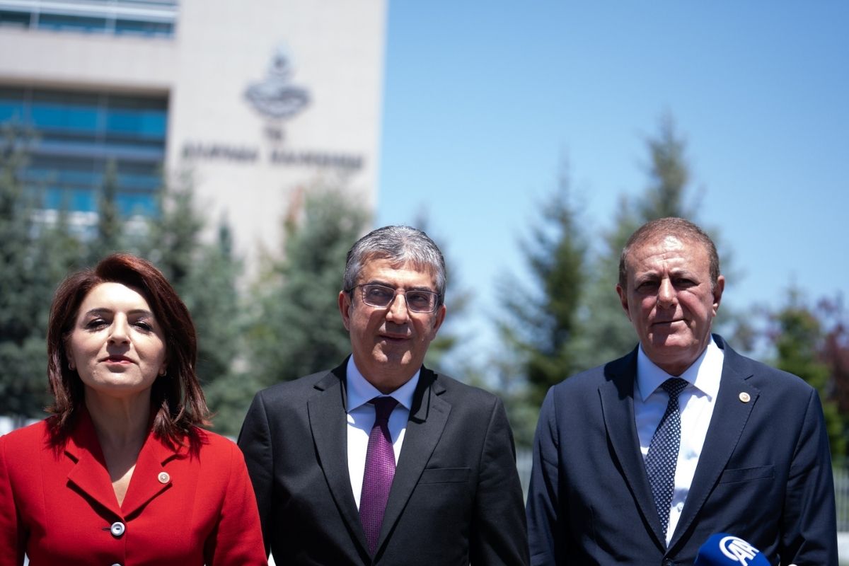 Turist rehberlerine ilişkin kanunun iptali için CHP'den AYM'ye başvuru