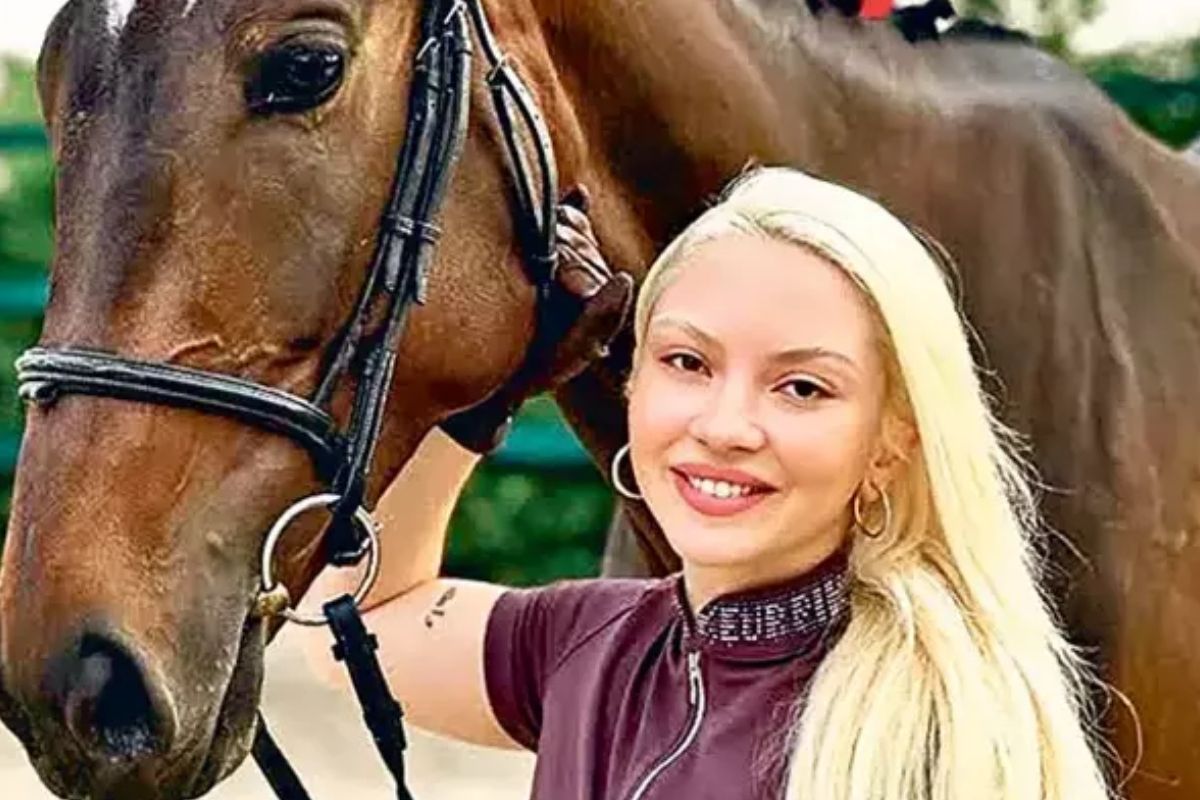 Ece Seçkin, çocukluğundan beri hayal ettiği atlarına kavuştu